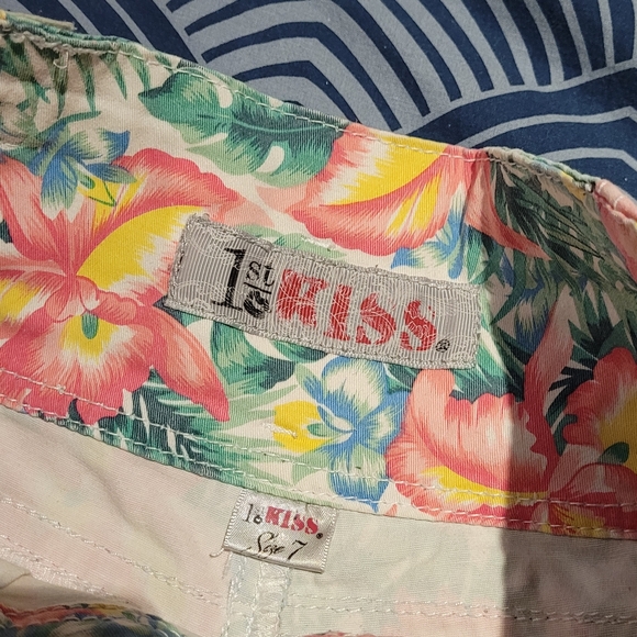 Hawaiian Print Shorts - Picture 5 of 5